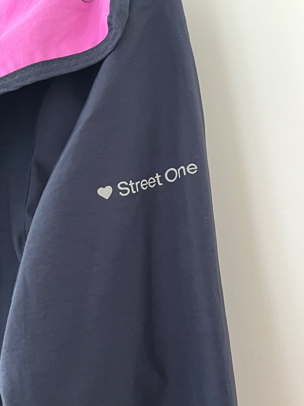 Giacche: Wunderschöne Regen und Windjacke Marke Street One – Usato da Buchs ZH venduto da Automatic007 7