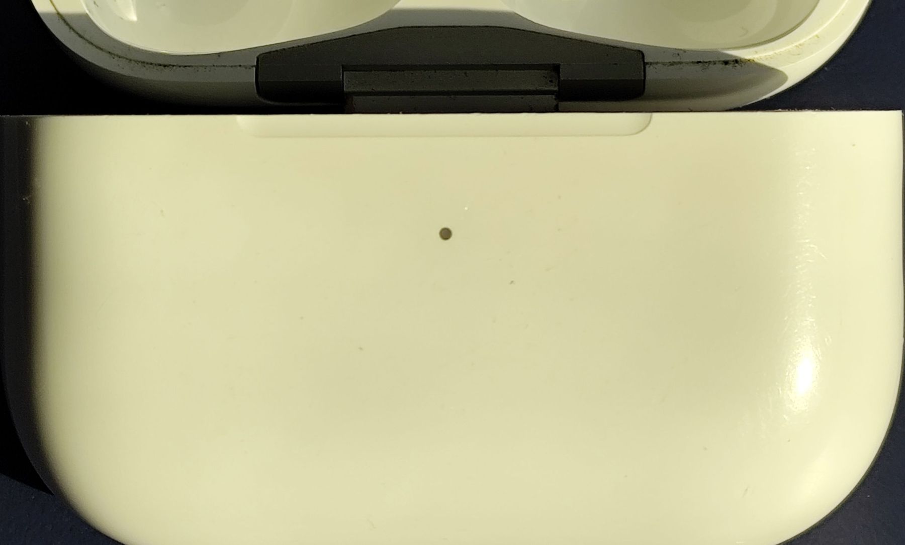 Apple Cuffie: AirPods Pro charging case – Usato da Biel/Bienne venduto da Pyuji