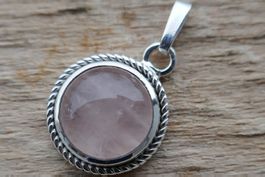 Rosenquarz Anhänger in Silber, Handgemacht