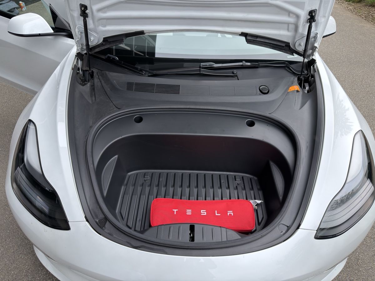 Tesla Automobili: Tesla Model 3 Longrange 2022 Weiss/Weiss – Usato da Pratteln venduto da FabianApp 4