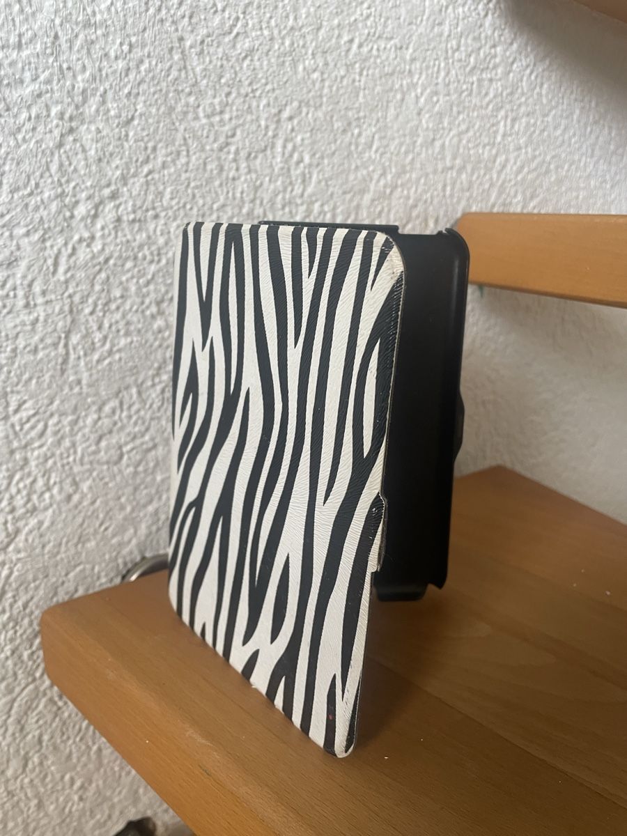 Coques & Protection écran:  Hülle Zebra-Muster für E-Reader  – D'occasion à Sins par 77_gina_77