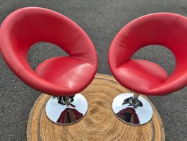 2 chaises pivotantes simili rouge