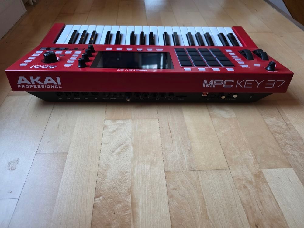 Akai Strumenti musicali: AKAI MPC KEY 37 MIDI Controller Standalone – Usato da Aarau venduto da Sir_Benne 1