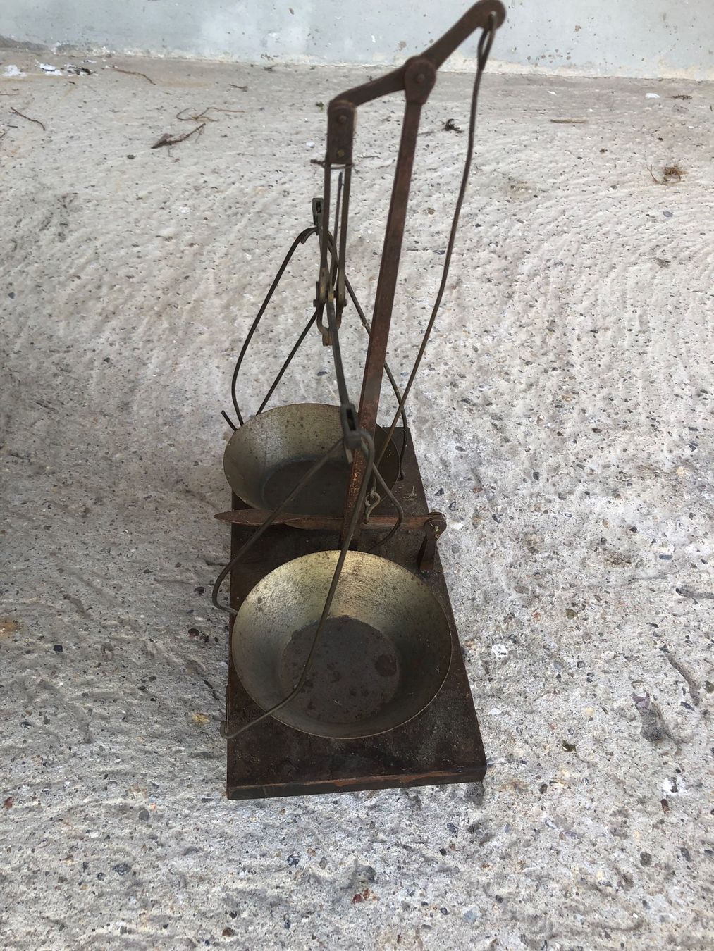 Waagen und Gewichte: Ancienne balance / Antike Waage, – Gebraucht aus Sierre von side8625 1