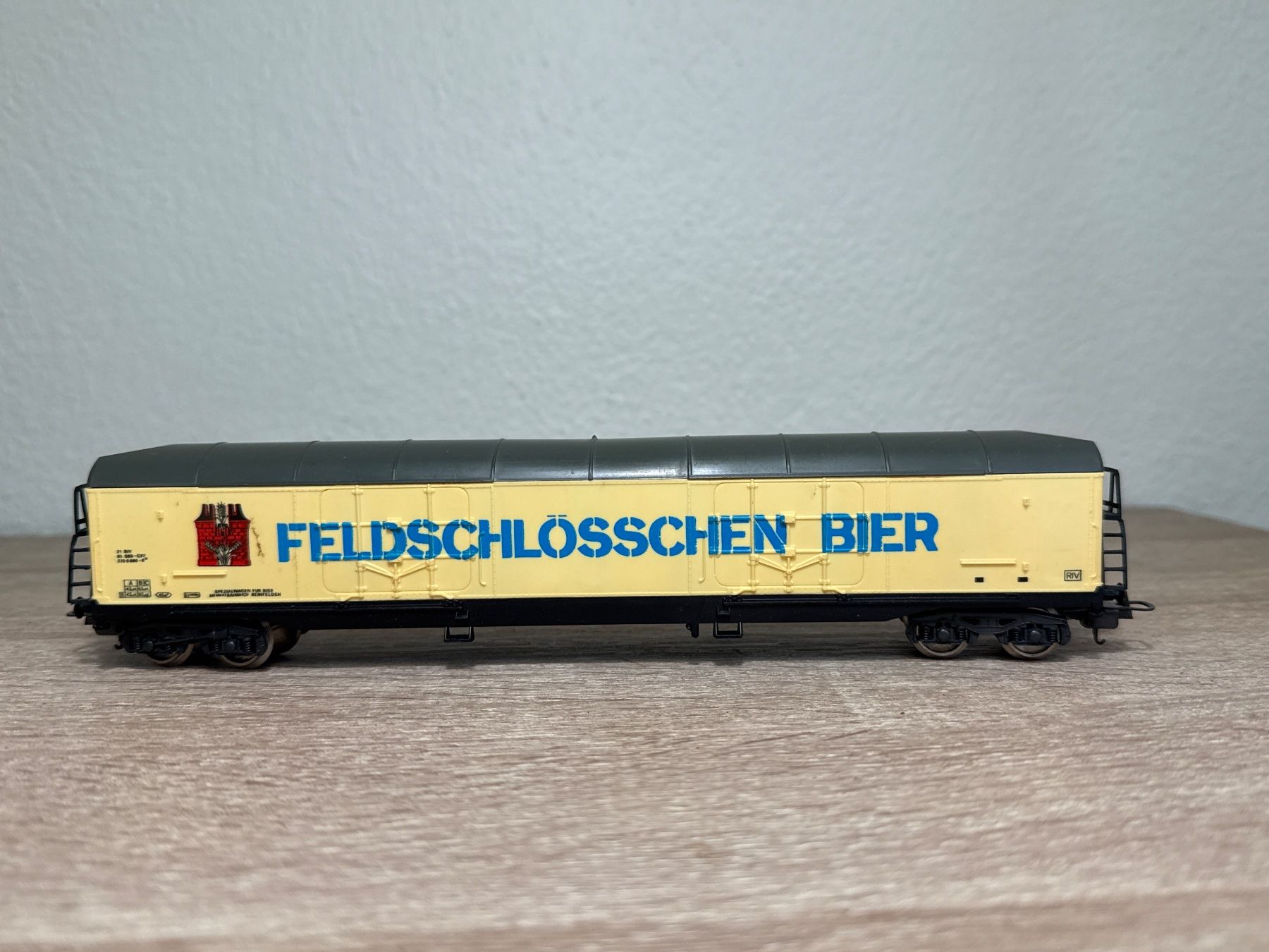Lima Modellini di ferrovie: Lima Güterwagen Feldschlosschen H0 (243) – Usato da St-Aubin-Sauges venduto da tantome
