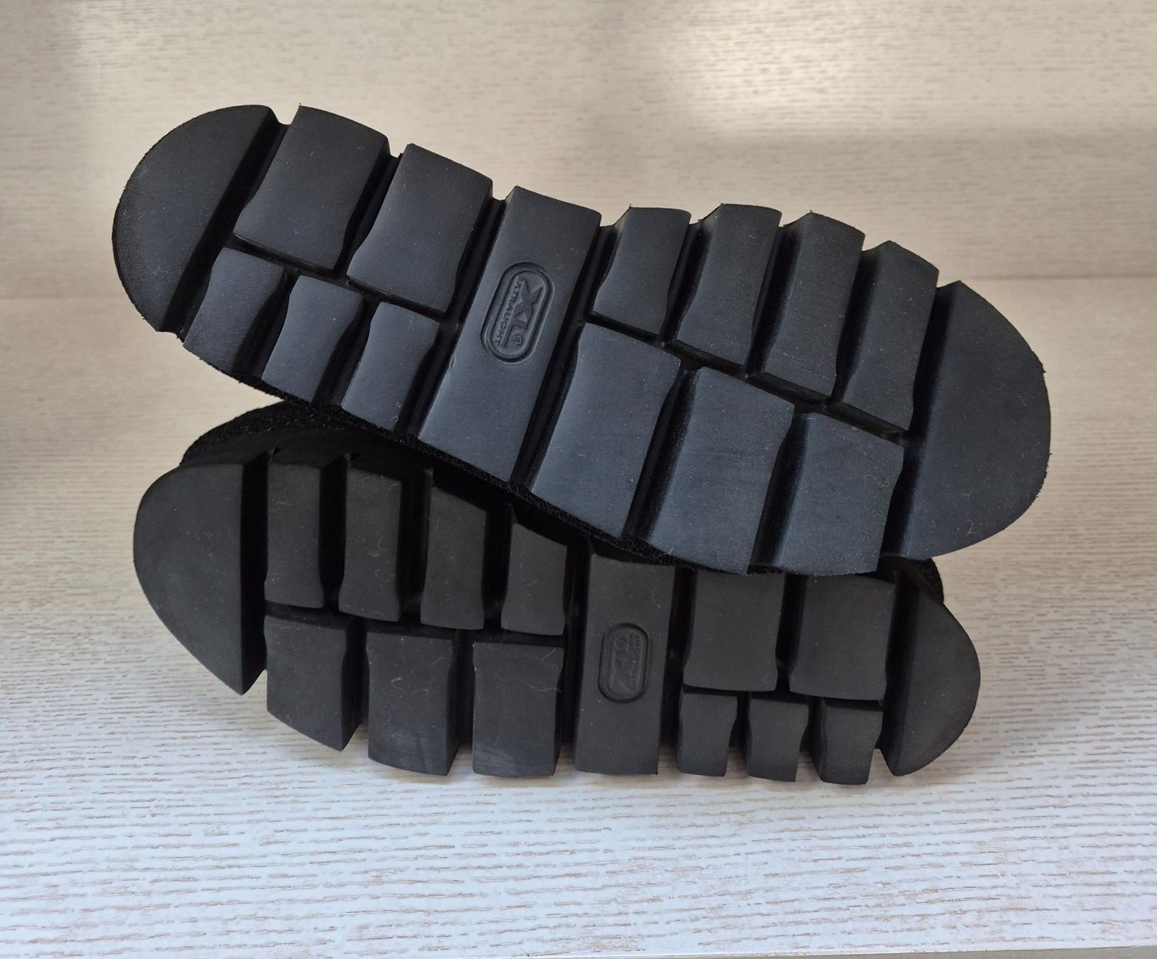Lofina Scarpe da donna: LOFINA  Schwarz  Grösse 37 1/2 – Usato da Buochs venduto da Cats_nw 3
