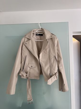 Trendige Zara Jacke, beige, Gr. M - perfekt für den Herbst!