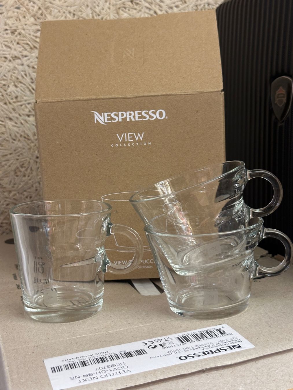 Nespresso Macchine per caffè & Macchine per espresso: Nespresso Vertuo schwarz/rosé mit Accessoires – Usato da Fahrweid venduto da sacha.c 6