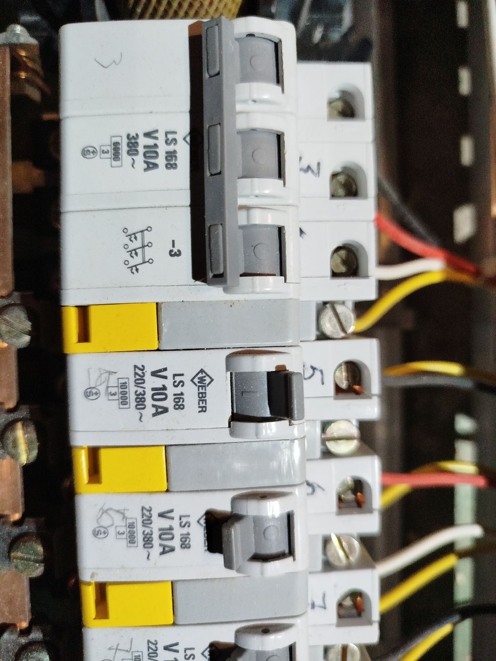 Alimentazione elettrica: altes Strom Tableau  – Usato da Leutwil venduto da Tisul 3