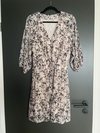 Robe rose pale noir été chic