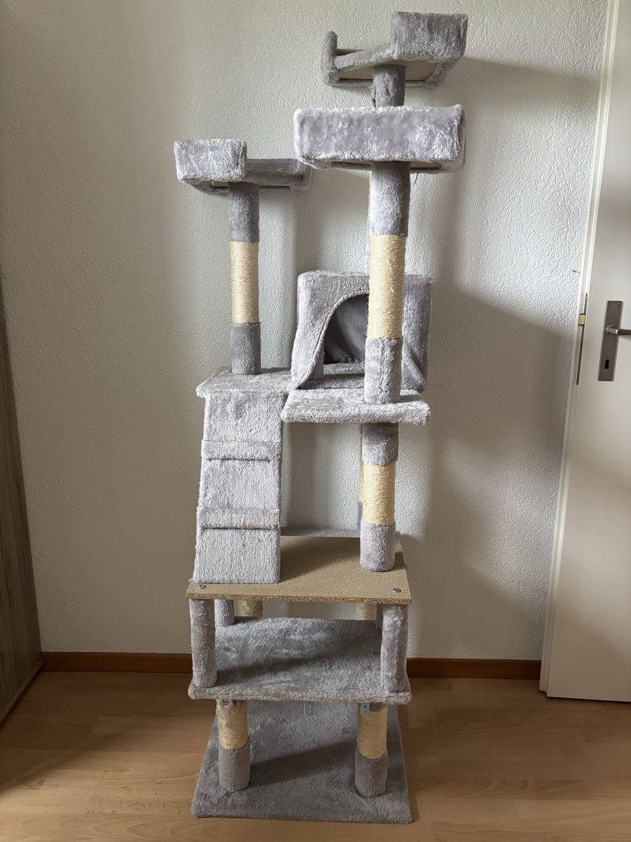 Arbres à chats: Kratzbaum – D'occasion à St. Pantaleon par fixx96
