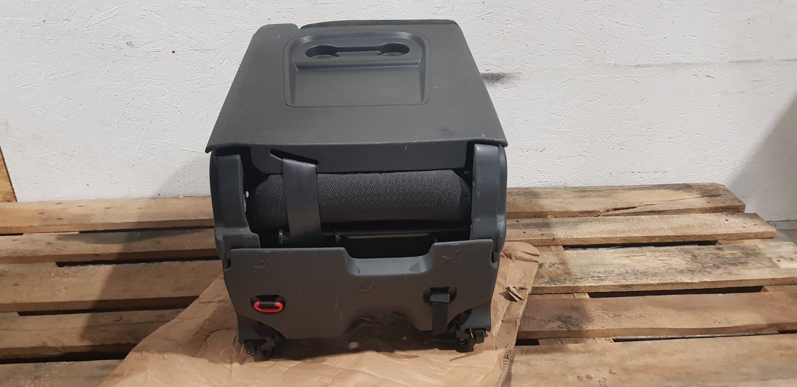 Tutti pezzi di ricambio auto: Renault Espace Sitze Auto Sitz Sjedili Siege Camper – Usato da Herzogenbuchsee venduto da ilh_kh5d 5