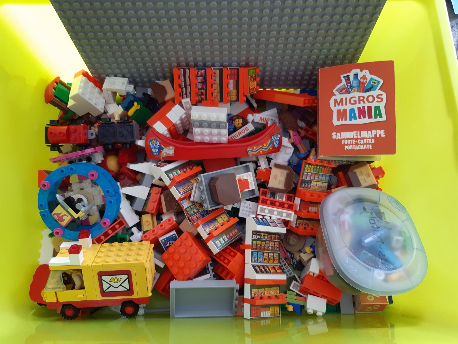 Lego Giocattoli: Schachtel mit kleinen Lego – Usato da Mels venduto da Barbara2020 1