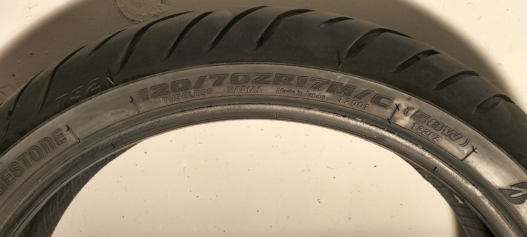 Bridgestone Tutti i ricambio per moto: Vorderreifen Motorrad – Usato da Kreuzlingen venduto da Bmw06 1