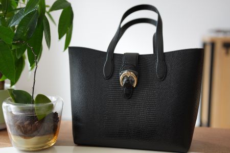 Aigner Tasche Liza 0002 Black neu ungebraucht 50% reduziert