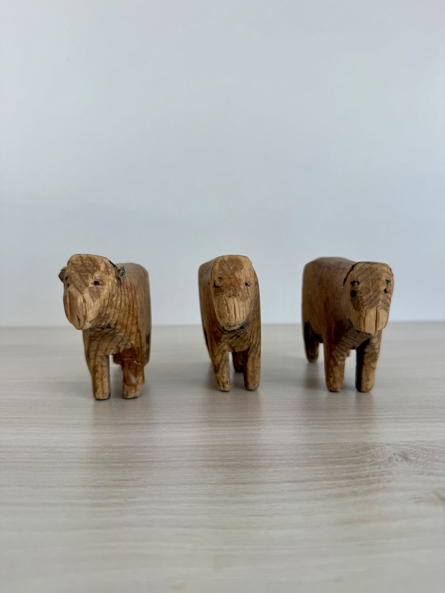 Figuren: Schöne handgeschnitzte Holzkühe – Gebraucht aus Sargans von foxtrading 3