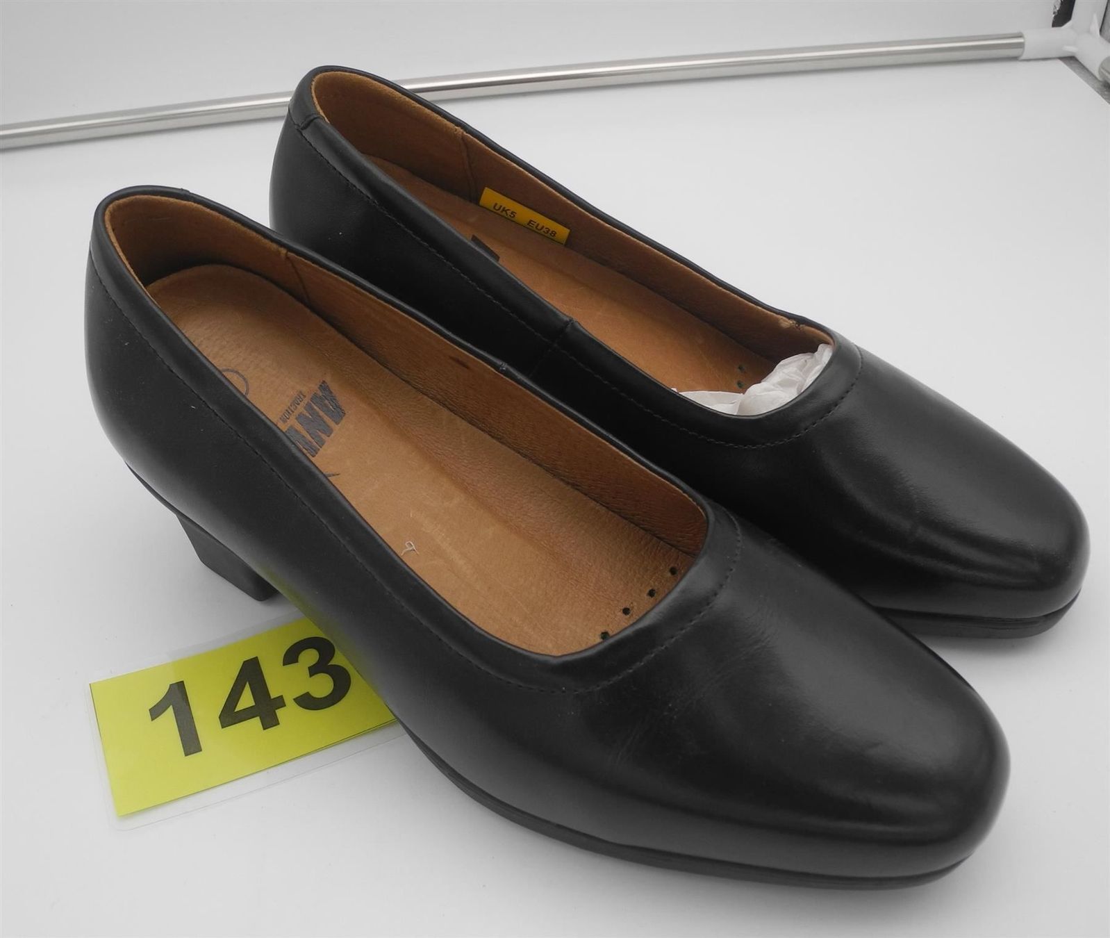 Scarpe da donna: Anvil Berufsschuh Georgia, Gr. 38, Nr. 143 – Nuovo e nell'imballaggio originale da Kottwil venduto da Crazyrolf 1