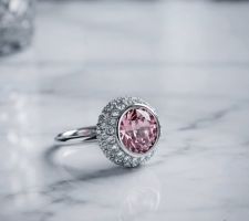 Eleganter Ring mit Swarovski Steinen - Neu