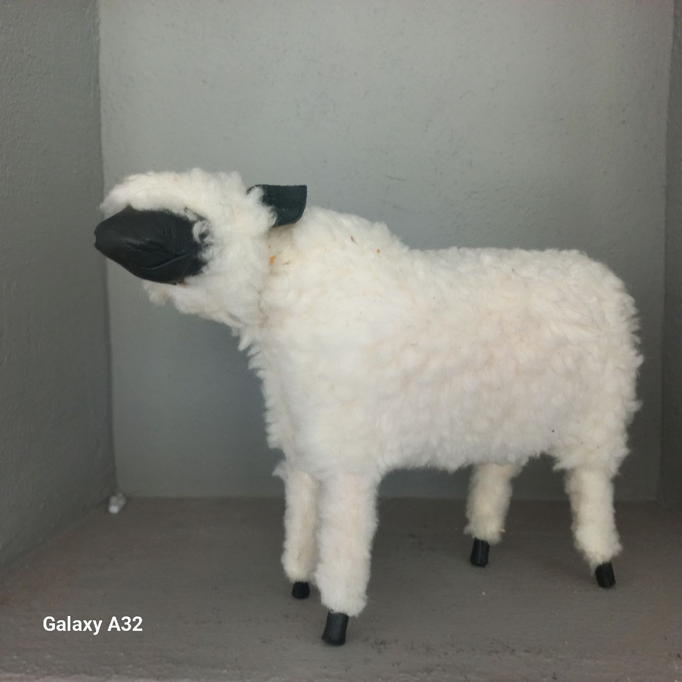 Statuette: 44cm grosse Schwarzenberger Krippenfigur, Hirte mit Schaf – Usato da Lachen SZ venduto da jimmygoal13 7