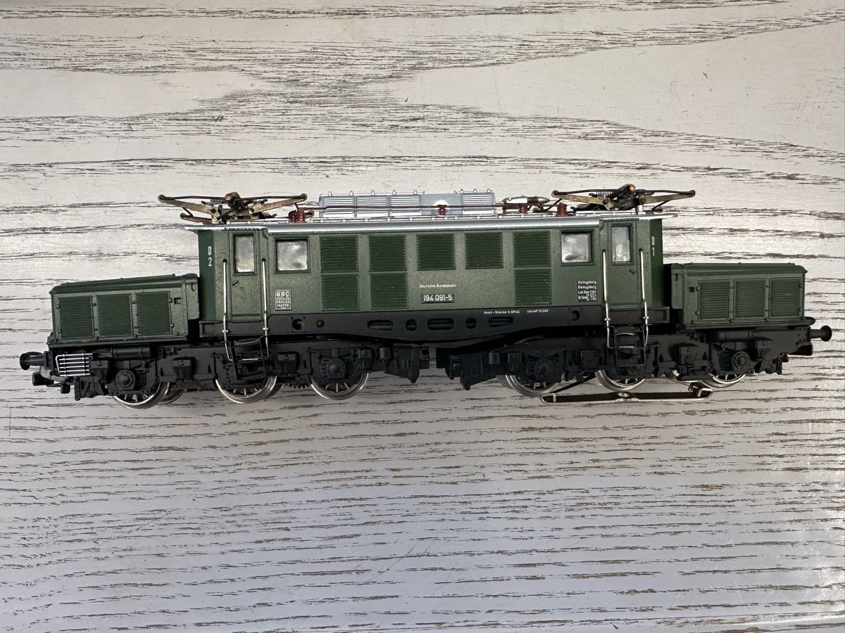 Märklin Modellini di ferrovie: Märklin 3022 DB BR 194 – Usato da Lupsingen venduto da New-Haven 2