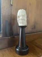 Memento Mori Hirschhorn geschnitzt 