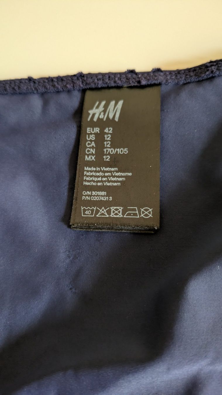 Costumi da bagno & Bikini: Slip‑Bikini Größe EU 42 – Usato da Biasca venduto da TheSeo 4