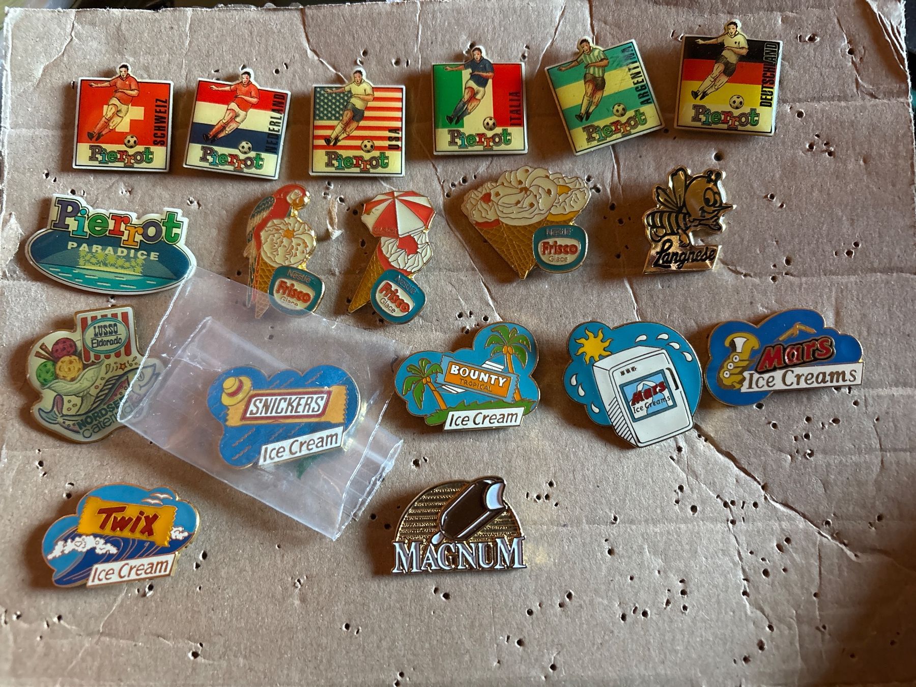 Placchette & Badge: Pins Lebensmittel Eis Glace – Usato da Lützelflüh-Goldbach venduto da NicoleL.