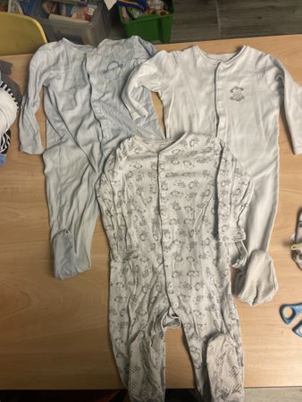 3 early days Pyjamas Gr. 80