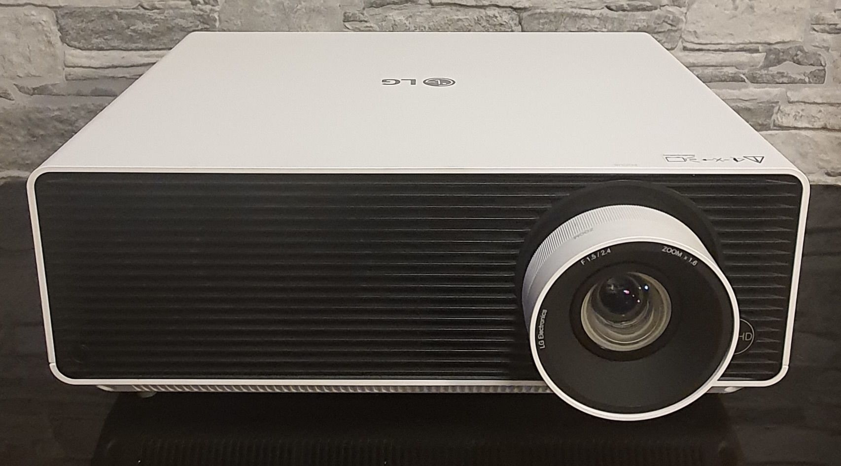 LG Videoprojektoren: LG Beamer  – Gebraucht aus Tschierv von J.Fschmidt