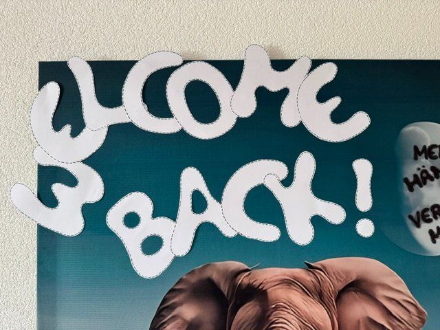 Poster & Bilder: Grosses Bild Elefant mit Spruch "Welcome Back" – Neu (gemäss Beschreibung) aus Horn von cava04 2