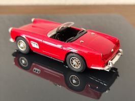 Ferrari / 250 GT Spider "California" / Rot / 1:43 / idea3