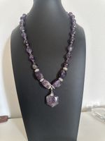 Halskette mit Amethyst Perlen. HANDARBEIT 