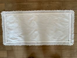 Alter Tisch-Läufer aus Leinen mit Hohlsaum und Spitzenrand