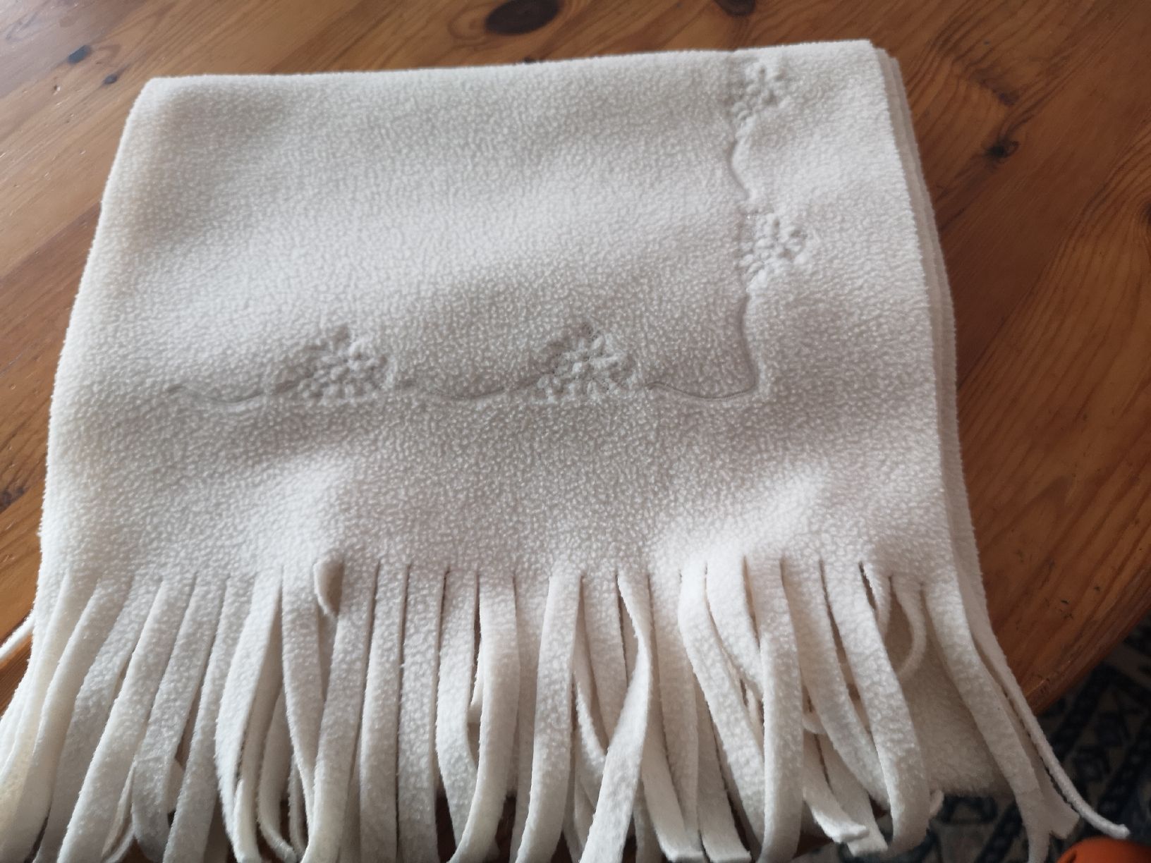 Foulard & Sciarpe: Jolie écharpe beige – Nuovo (secondo la descrizione) da Nyon venduto da bicounette66