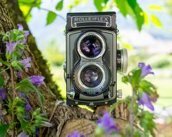 Rolleiflex T1 mit grauer Belederung, Lederetui, Formatmasken