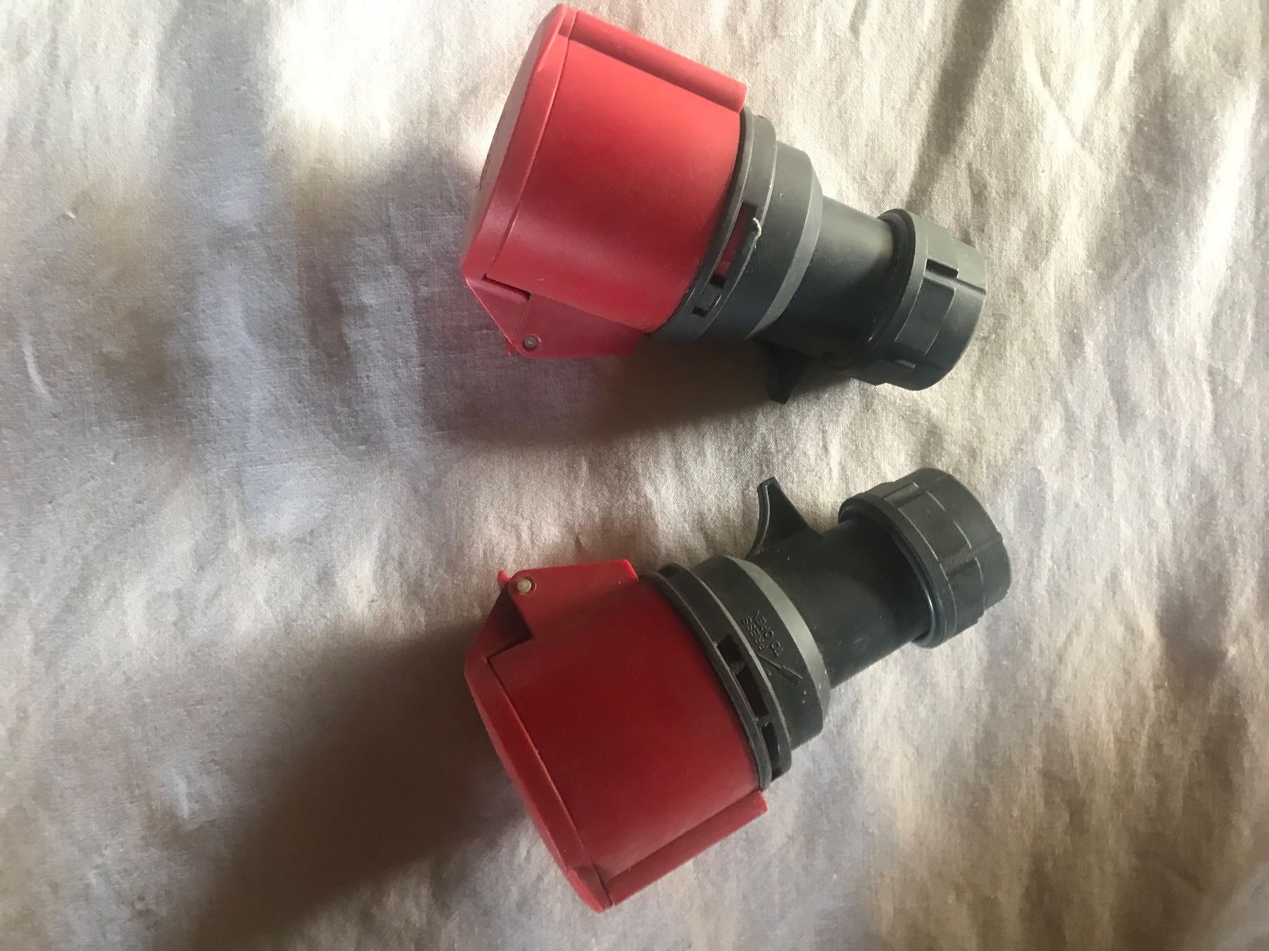 Fiches d'alim.: 32 A - 5 Pols EU Stecker – D'occasion à Eichberg par Ranney