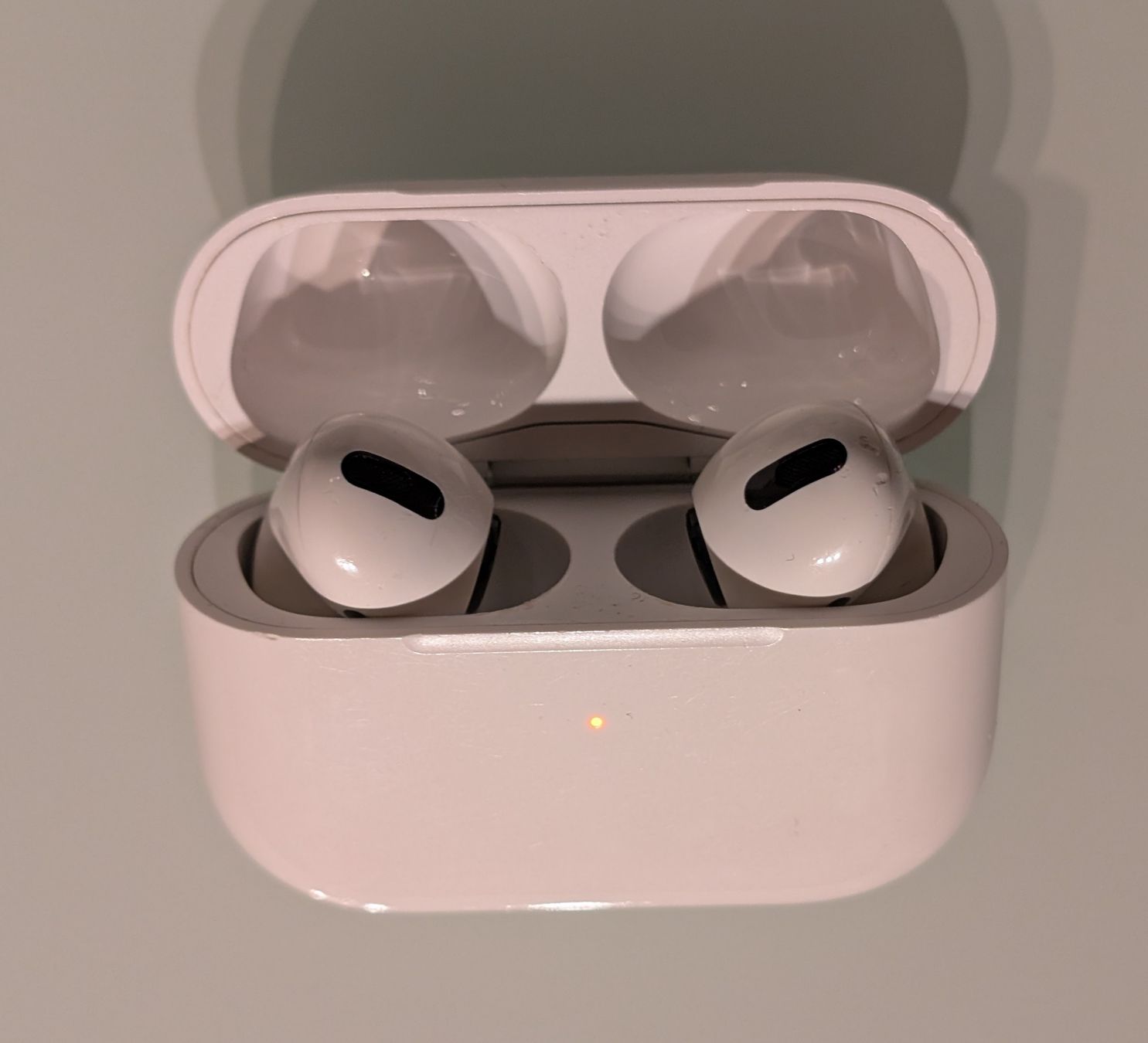 Apple Cuffie: Apple AirPods Pro – Usato da Lausanne venduto da oneroi 2