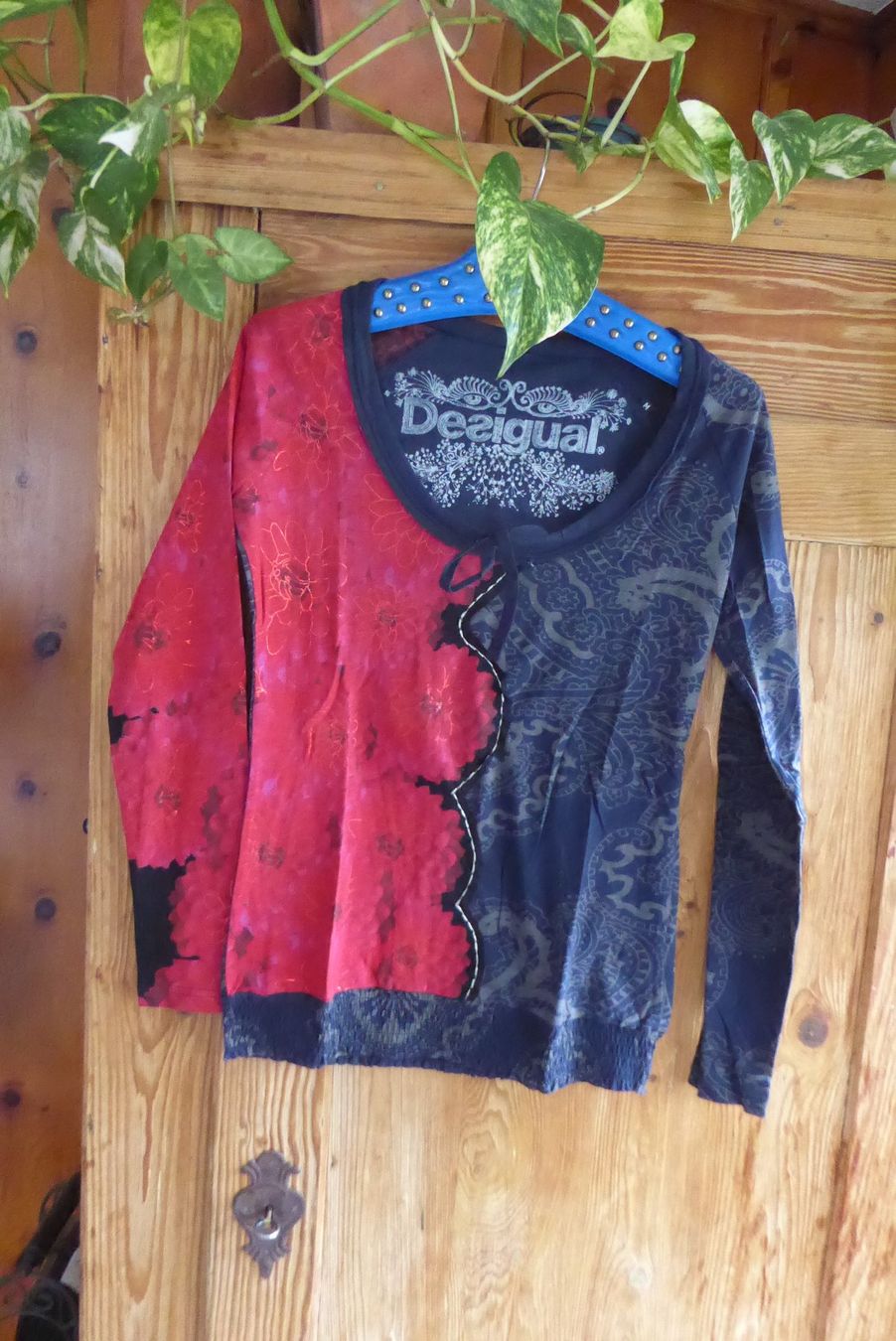 Desigual Pullover & Sweatshirts: Sweat Shirt Gr M DESIGUAL – Gebraucht aus Sargans von Benziner