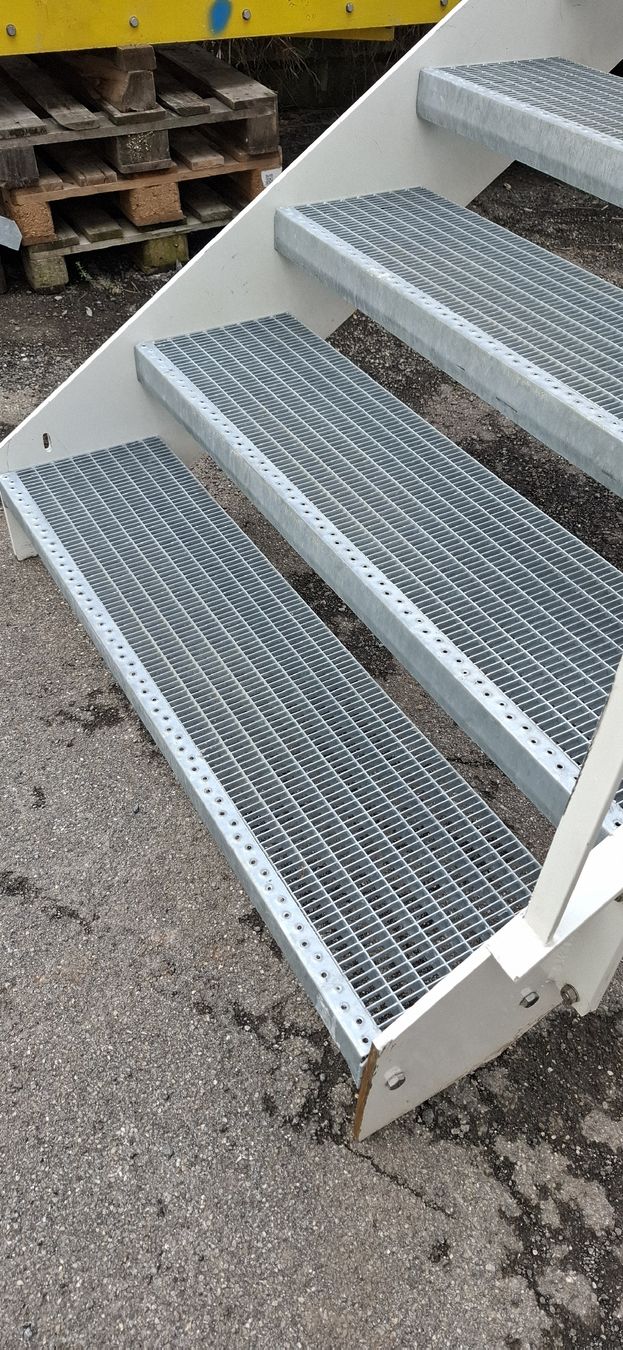 Scale: Treppe mit Geländer und Podest – Usato da Reichenbach i. K. venduto da Wskorpion 3