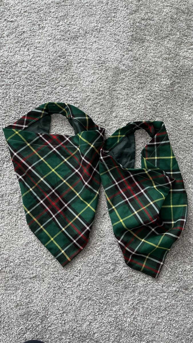 Foulards, Tücher & Schals: 2 Scottish Hund Bandana 70 cm – Gebraucht aus Wallisellen von S_lb