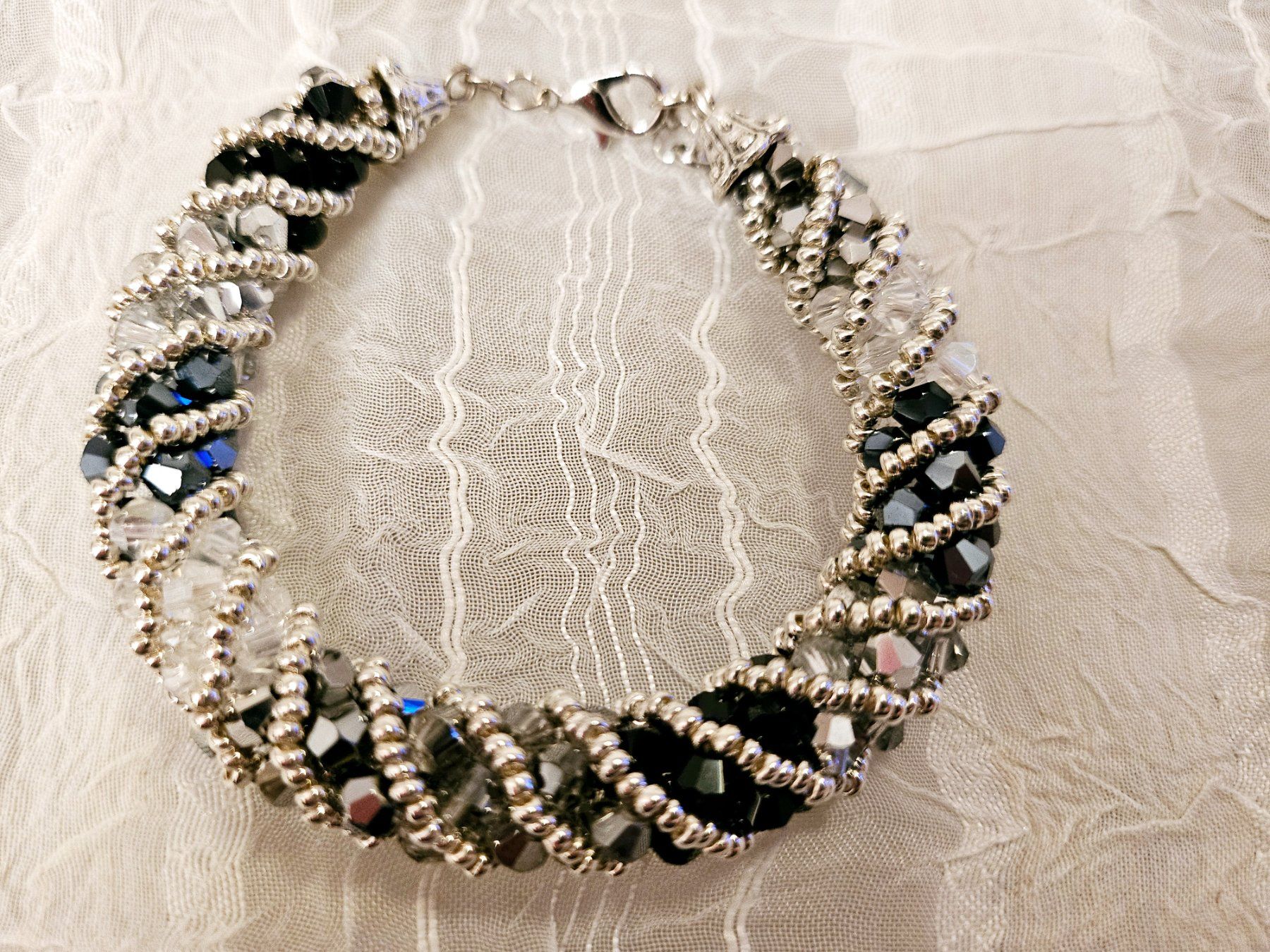 Bracciali & Braccialetti: Handgemachte Armkette aus Glasperlen – Nuovo e nell'imballaggio originale da Dietikon venduto da Eleda