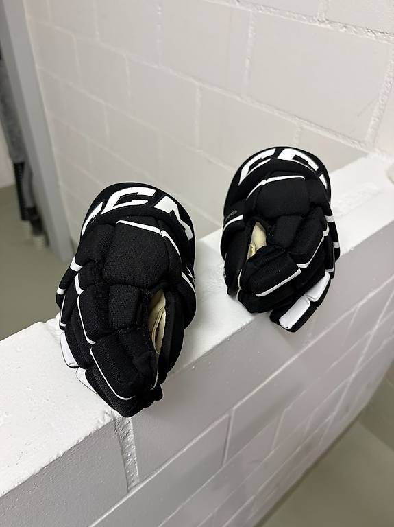 Gants: Eishockey Handschuhe Kinder CCM 9" – D'occasion à Wallisellen par eli_2jpn