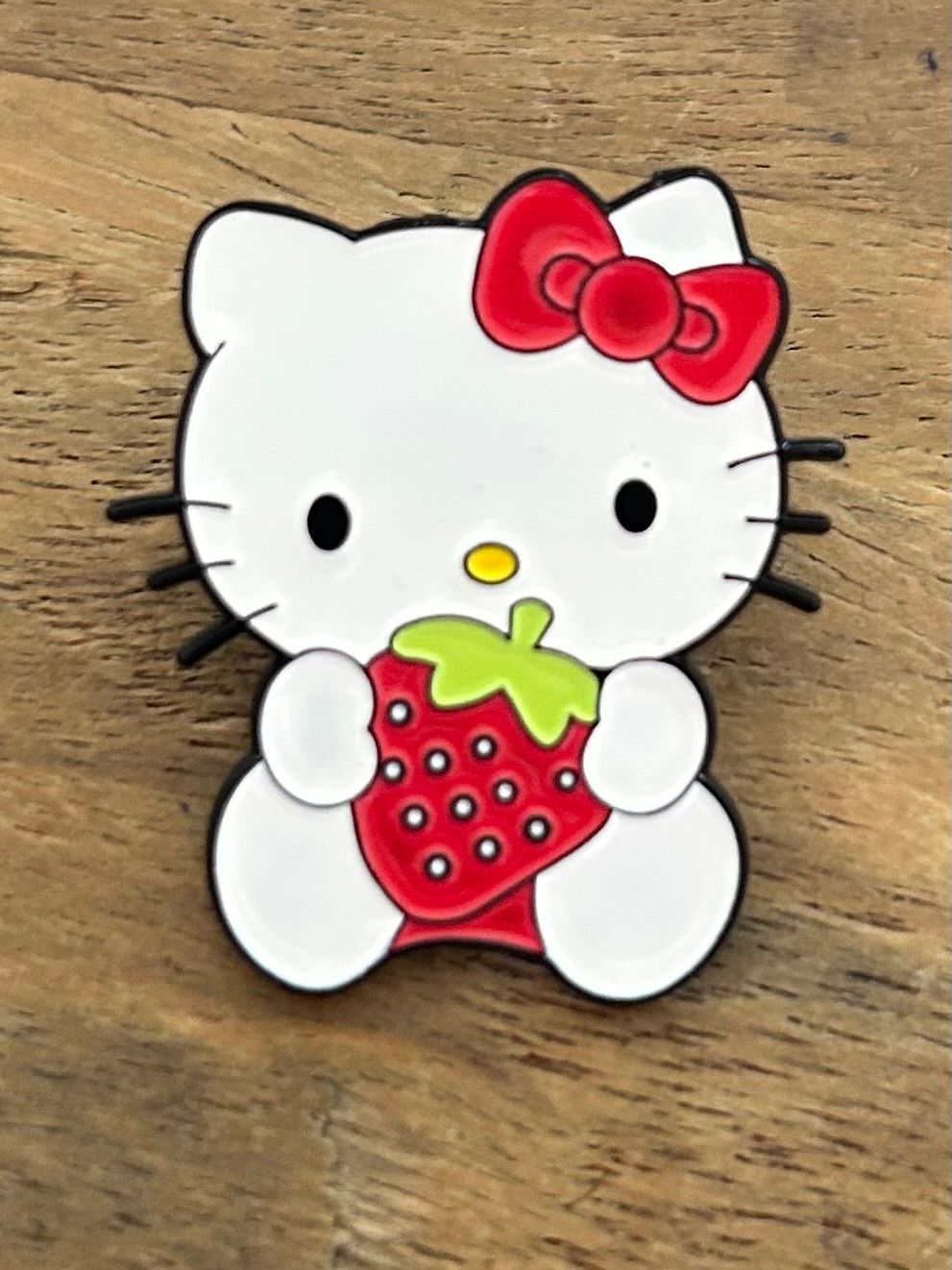 Plaquettes & Badges: Pin Hello Kitty – Neuf avec emballage d'origine à Geneve par vane267