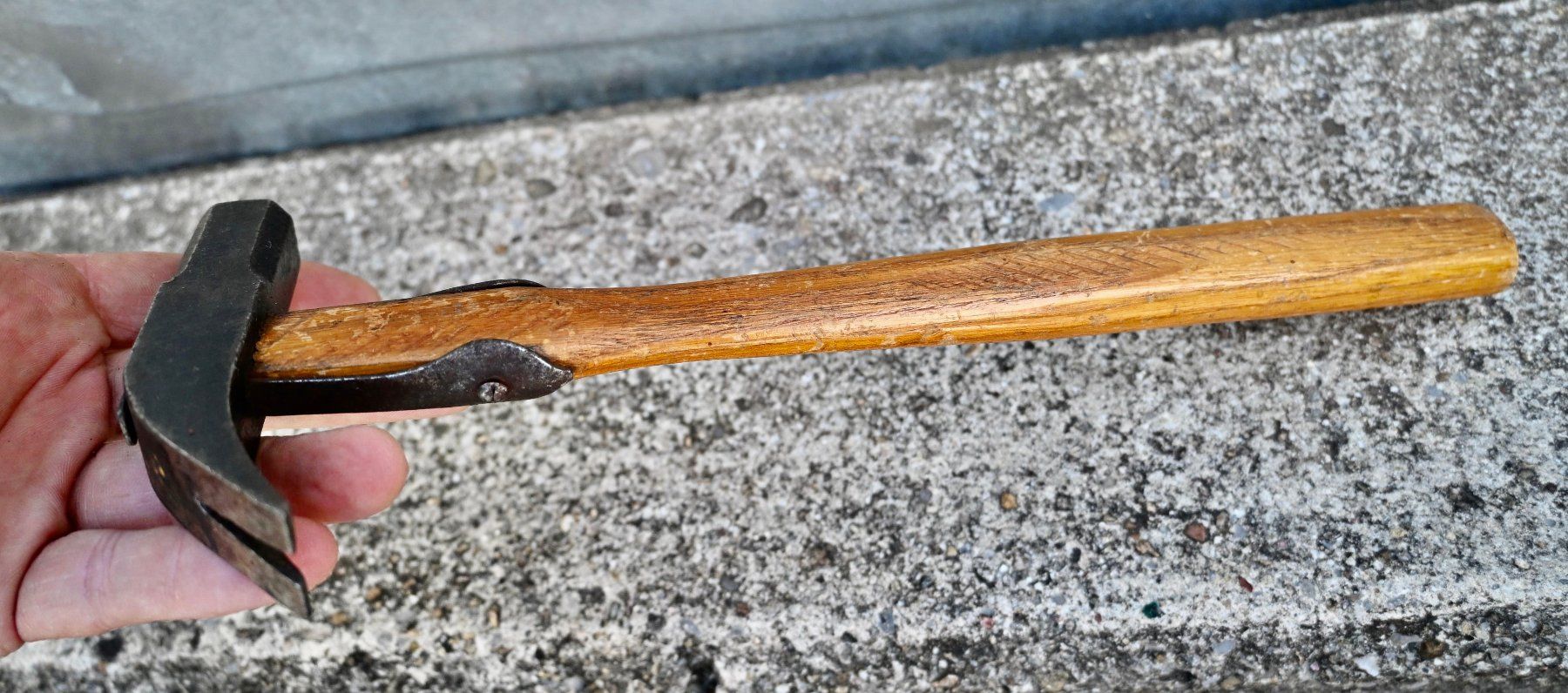Tutti gli attrezzi: Antiker SCHUSTERHAMMER punziert 21 länge 31cm – Usato da Pfaffhausen venduto da mono_rec 2