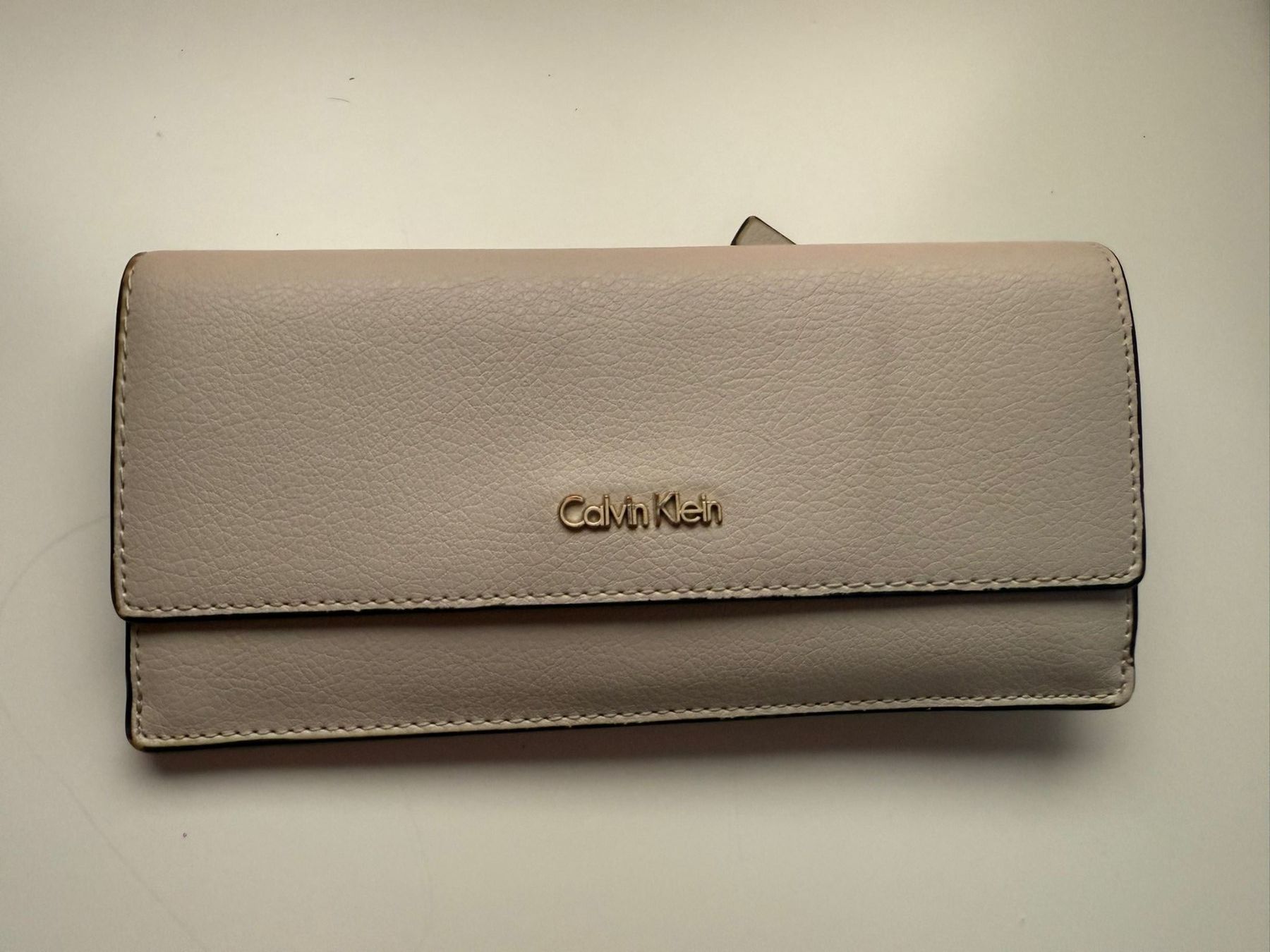 Calvin Klein Portamonete: Calvin Klein Portemonnaie – Usato da Bachenbülach venduto da Shukkley