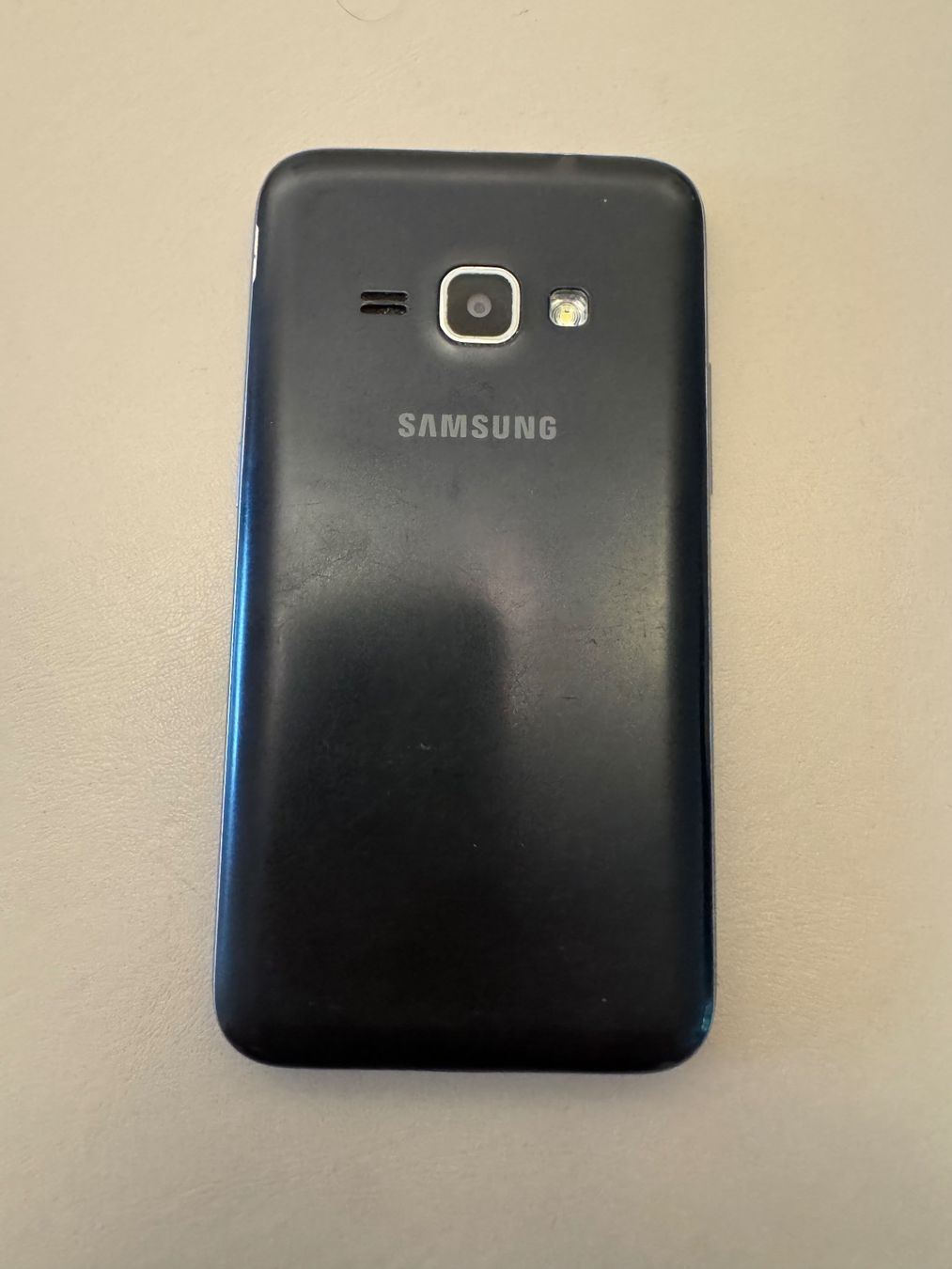 Samsung Telefoni cellulari / Smartphones: Samsung Galaxy J1 (2016) – Usato da Adliswil venduto da Busys 4