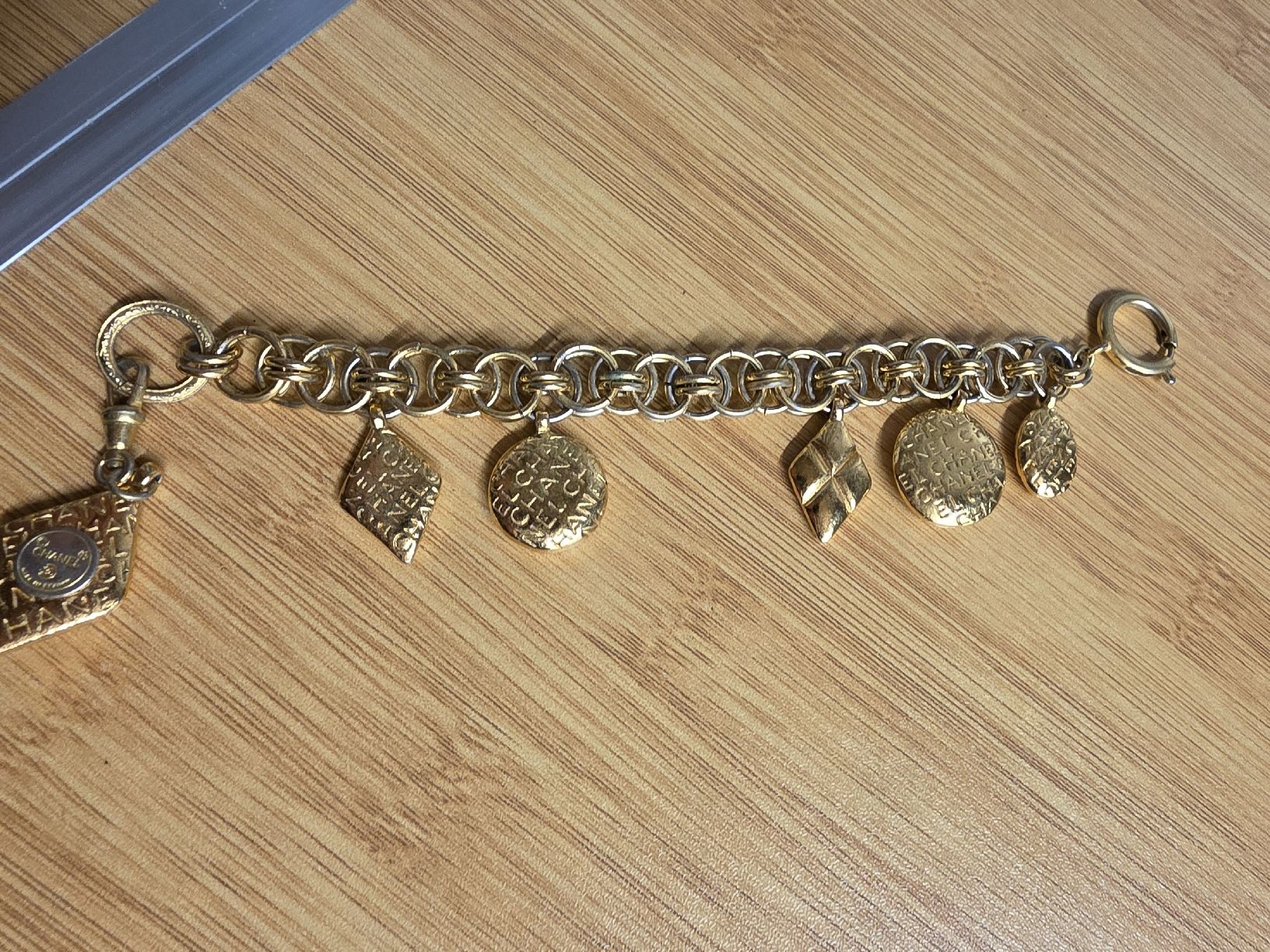 Chanel Bracciali & Braccialetti: Bracelet CHANEL – Usato da Val-d'Illiez venduto da AntiqueG 3