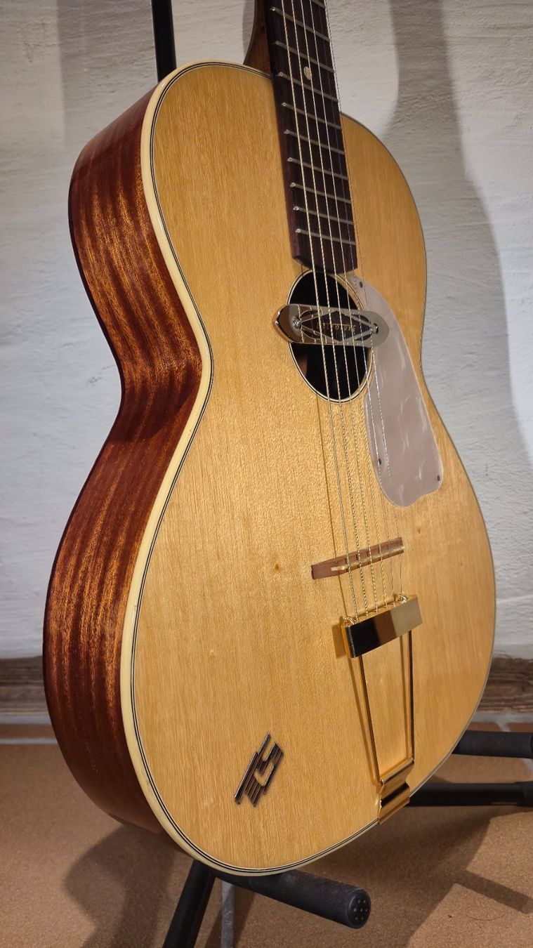 Eko Strumenti musicali: Parlor Gitarre Eko P8 mit Pickup – Usato da Winterthur venduto da NorrSydGuitars 7