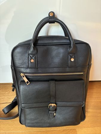 Schwarzer Rucksack
