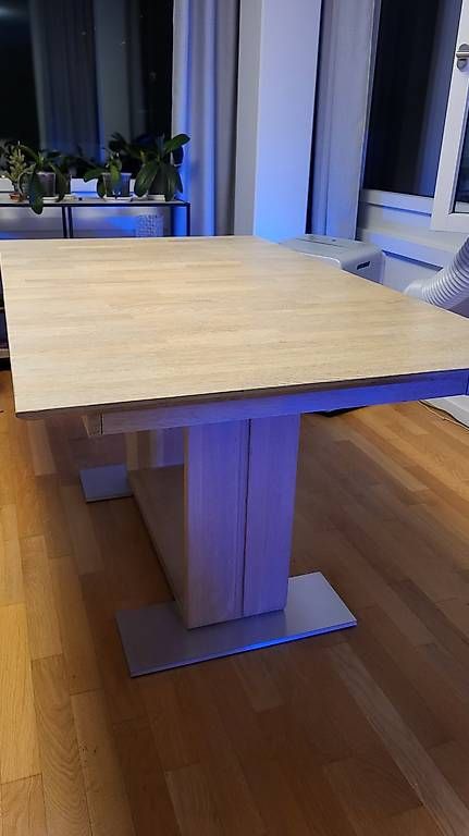 Tables: Designer Esstisch aus Echtholz, ausziehbar – D'occasion à Basel par Di_Key 1